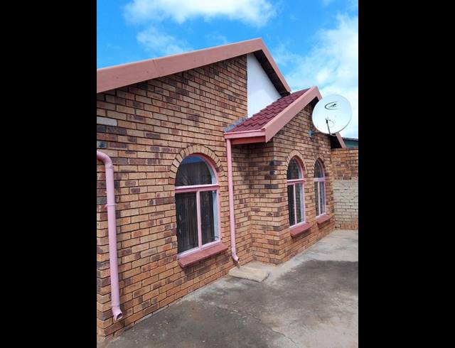3 BEDROOM HOUSE FOR SALE IN PROTEA GLEN EXT